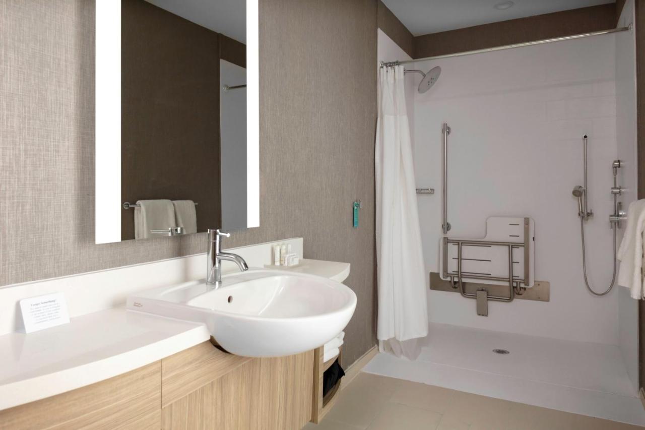 Springhill Suites Kansas City Airport Exteriör bild